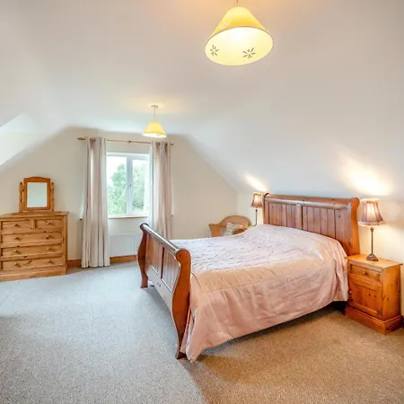 5 Bed In Oc-ii11344 * Mountcharles